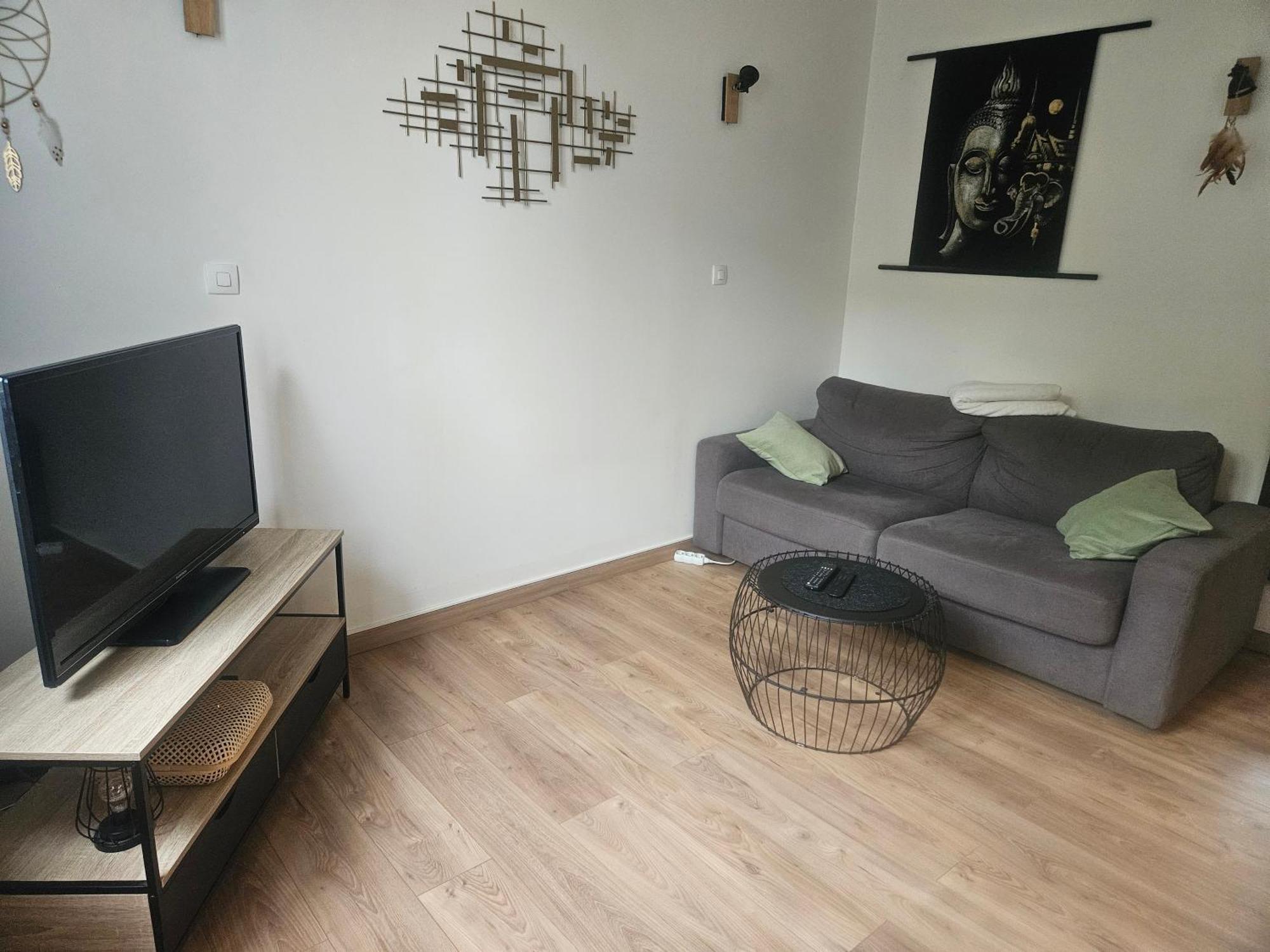 Appart T2 Avec Cour Tours Exterior photo